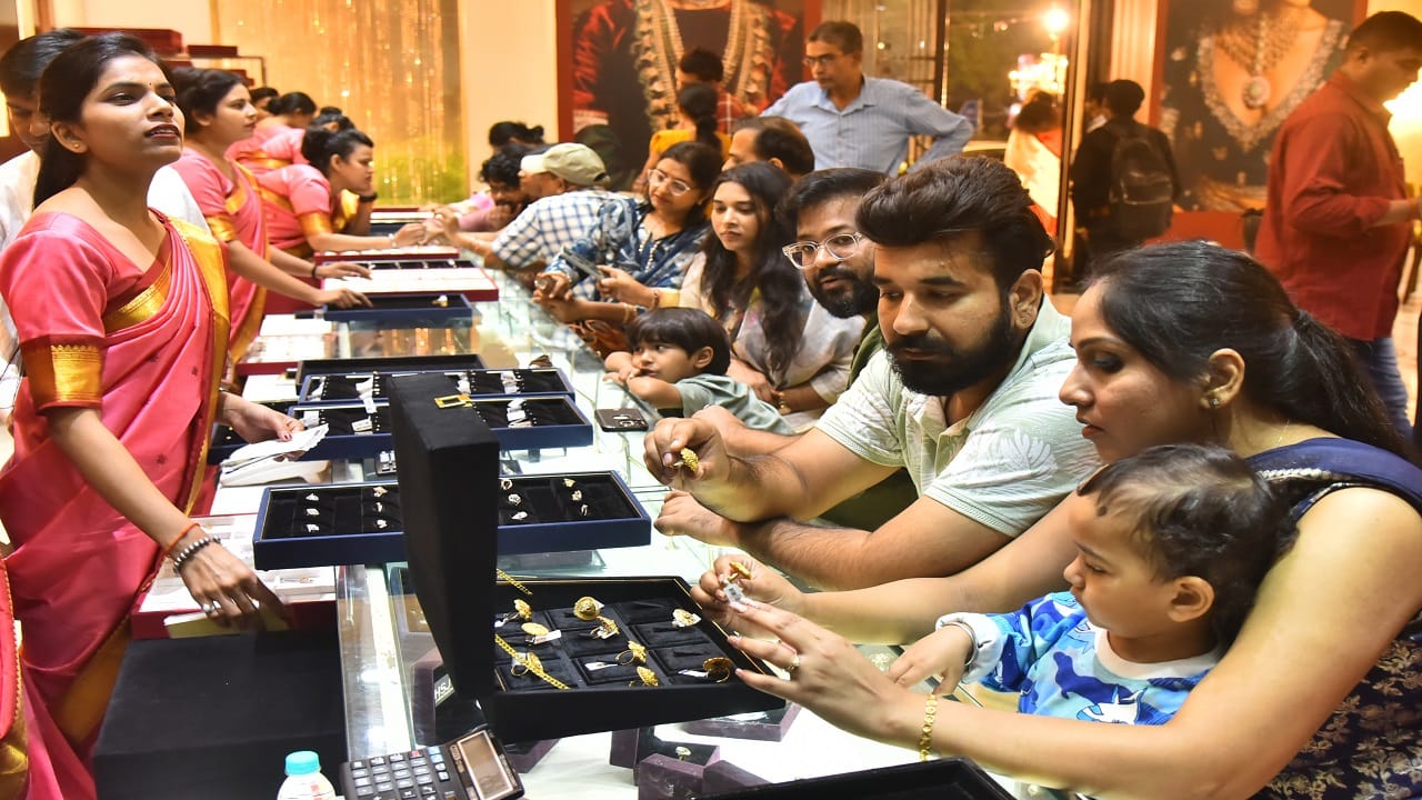 boom in the market on Dhanteras in Bareilly
