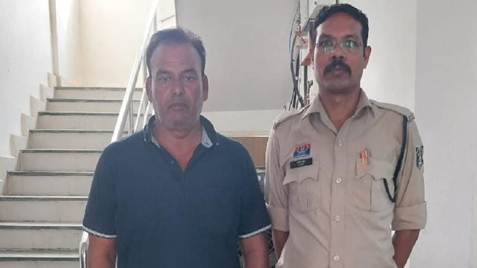 पुलिस की गिरफ्त में आरोपी