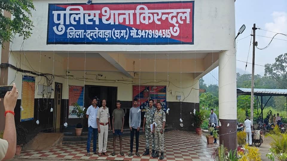 पुलिस की गिरफ्त में आरोपी