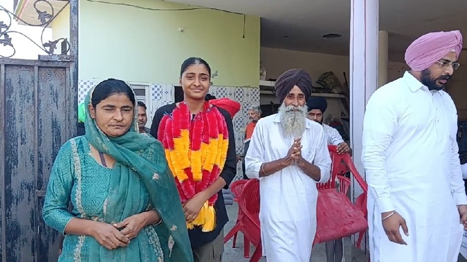Hoshiarpur Girl Sahjaldeep selected in NDA becoming village first commissioned officer.