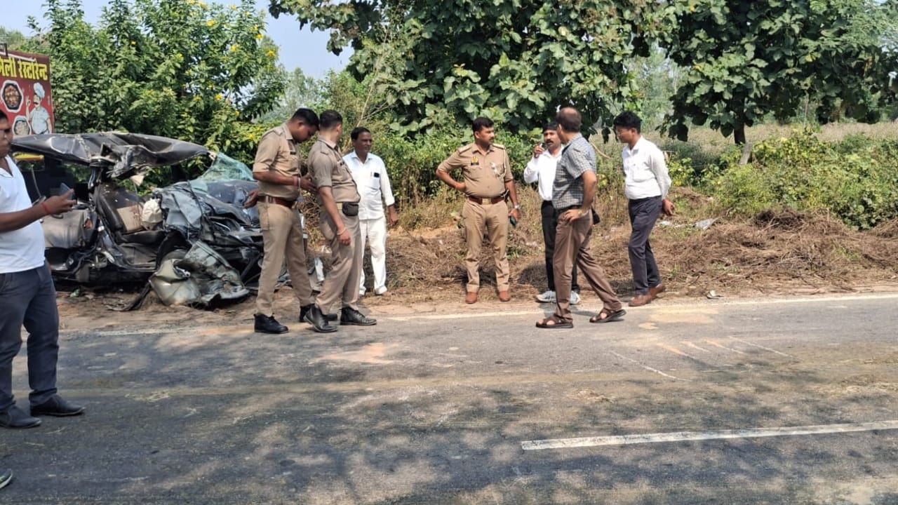 heads and faces of the three young men were crushed in road accident in bareilly