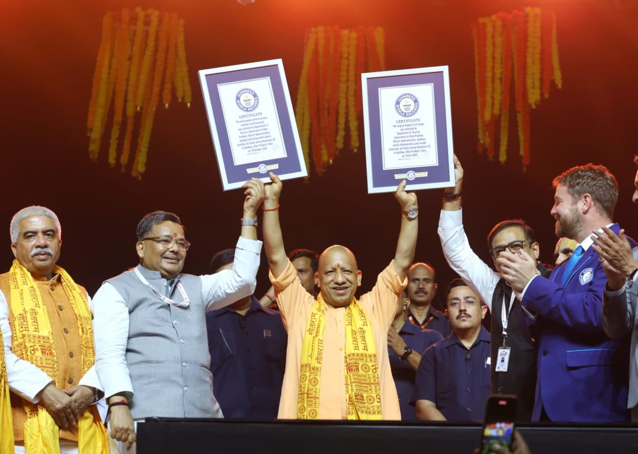CM Yogi said: The city, drenched in the blood of Ram devotees, is bathing in a sea of lamps today, receiving
