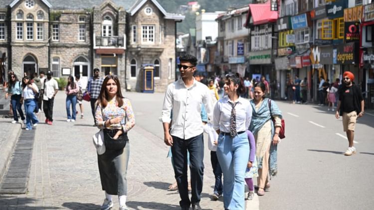 HP Tourism: दिवाली के बाद रफ्तार पकड़ेगा पर्यटन कारोबार, होटलों में एडवांस बुकिंग; बर्फबारी कर रही आकर्षित HP Tourism: दिवाली के बाद रफ्तार पकड़ेगा पर्यटन कारोबार, होटलों में एडवांस बुकिंग; बर्फबारी कर रही आकर्षित