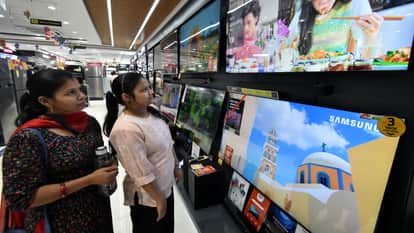 Buying a TV: What Really Matters and Should You Still Care About OLED vs QLED?