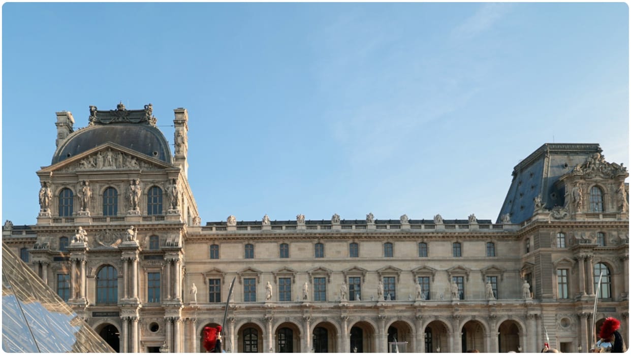 France: Thieves steal crown jewels in 4 minutes from Louvre Museum in Paris, Hindi news