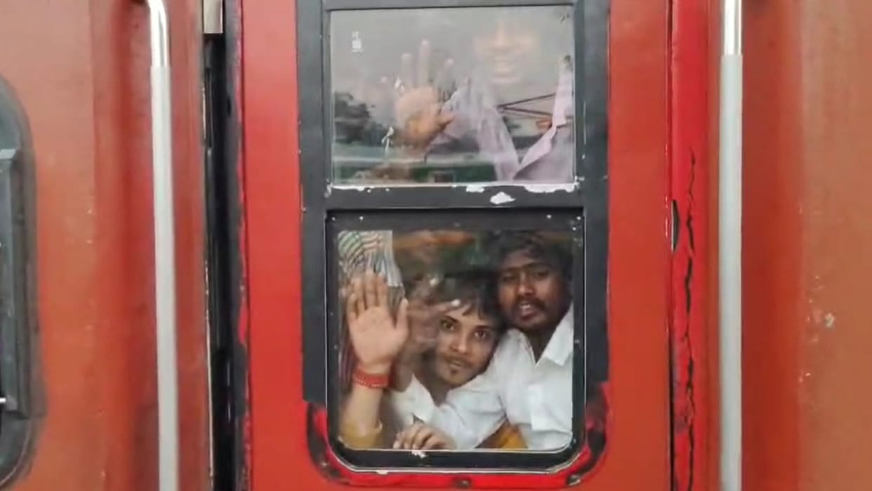 Heavy passenger rush in trains increased crowd at bus stations too in Bareilly