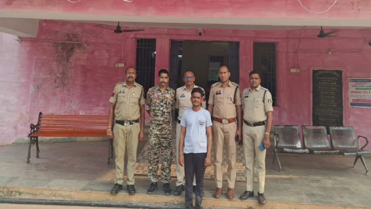 पुलिस की गिरफ्त में आरोपी