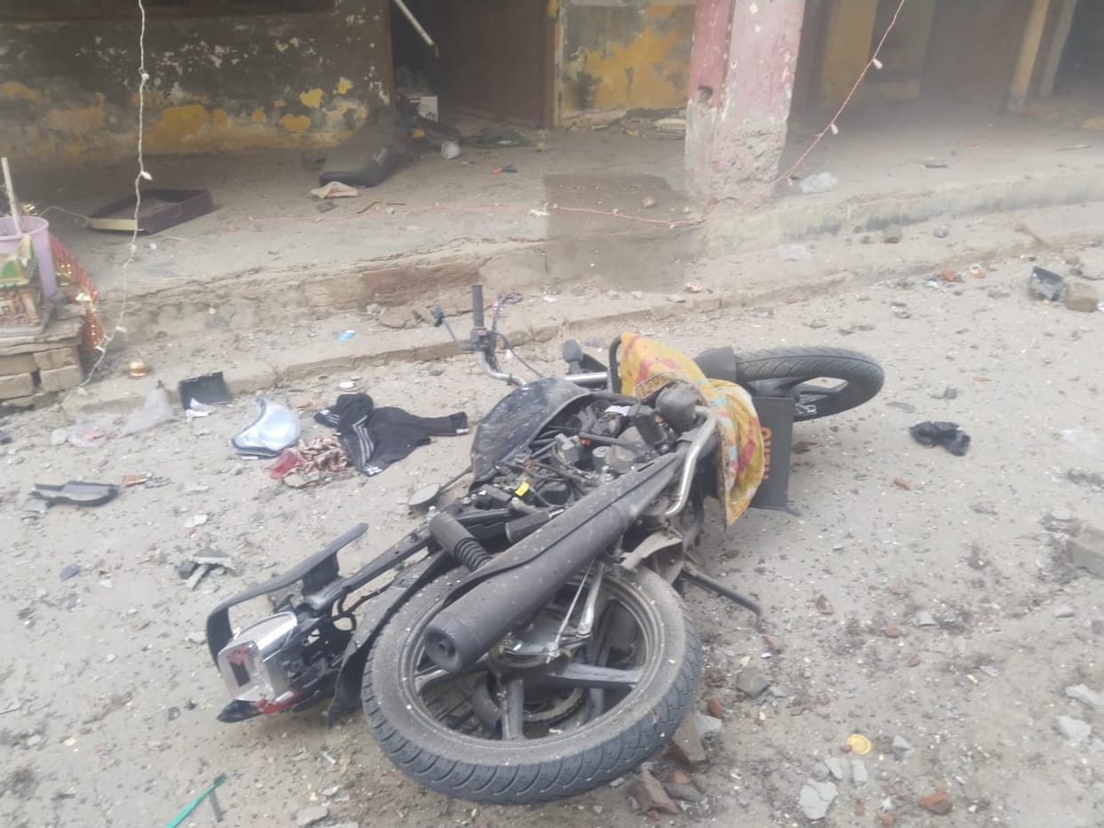 UP: Explosion in Bahraich's firecracker market, one youth killed, two seriously injured... fire started due to