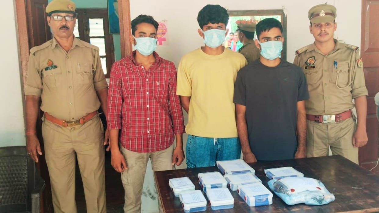 Varanasi News Delivery boy robbed at gunpoint police detain three people report filed