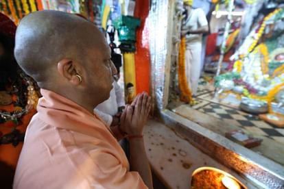 UP: CM Yogi visits Ram Lalla mandir on Diwali, seeks blessings at Hanumangarhi; extends greetings to the peopl