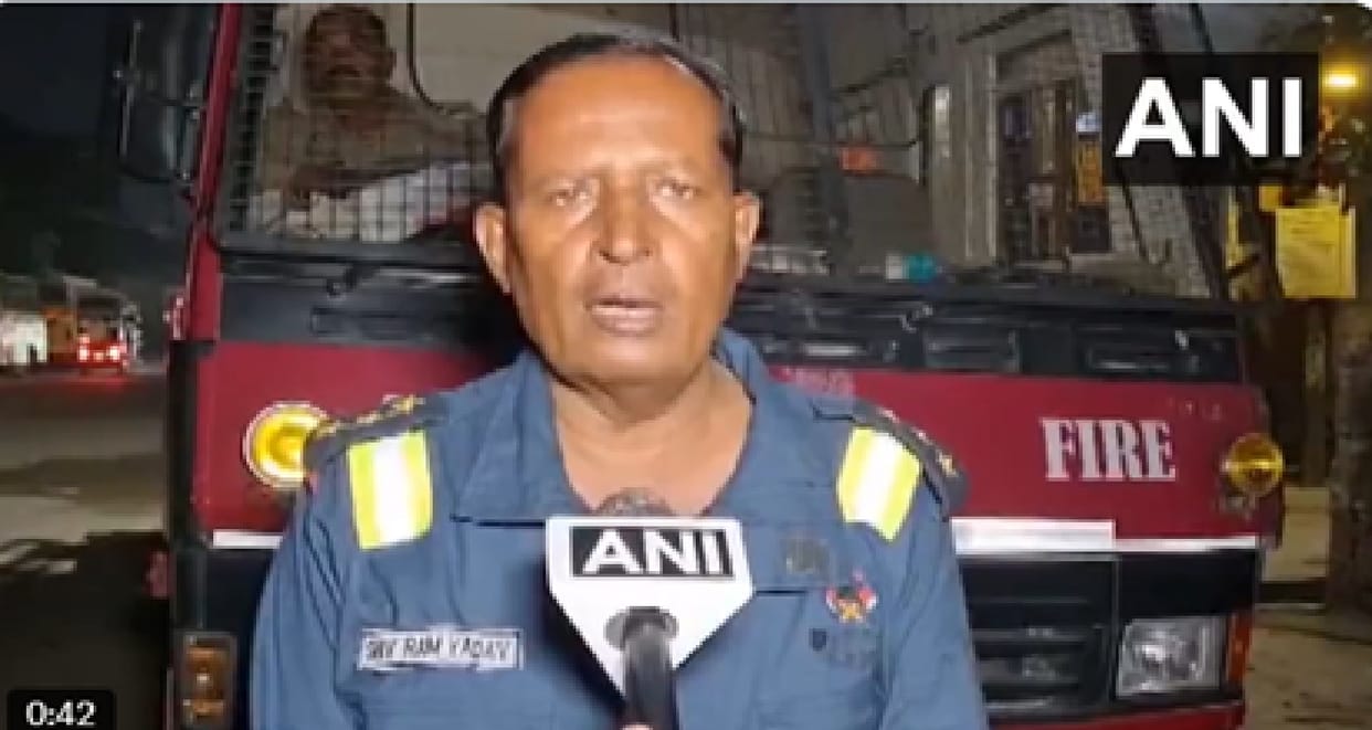 Fire breaks out in mobile shop in Hardoi, brought under control