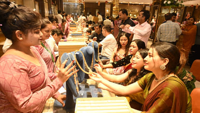 Kanpur: Diwali brought a bounty of riches for traders, with turnover of 3,500 crore rupees