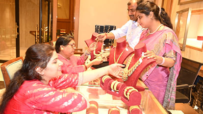 Kanpur: Diwali brought a bounty of riches for traders, with turnover of 3,500 crore rupees