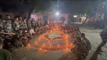 जवानों ने मनाई दिवाली