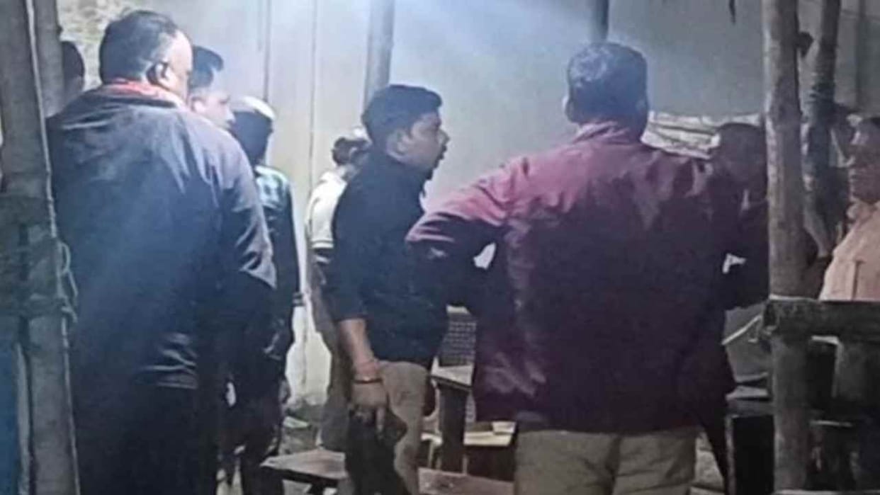 Raid on open liquor serving and Korba police arrested several alcoholics