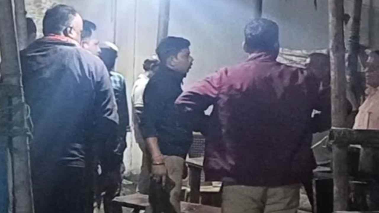 पुलिस का छापा