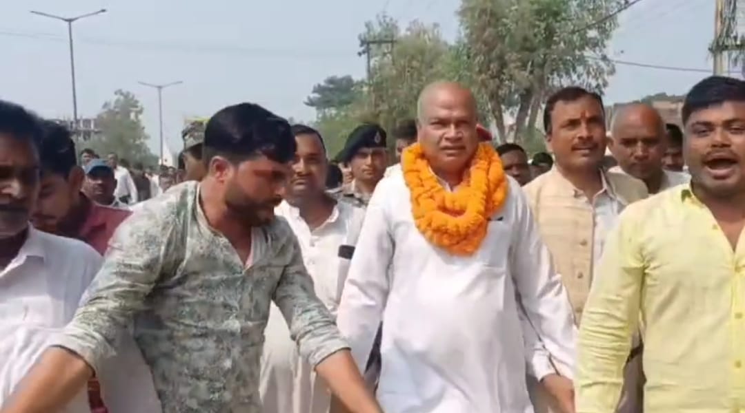 Fearing a break-up, RJD bows to Congress; former minister Suresh Paswan's ticket cancelled; Congress state pre
