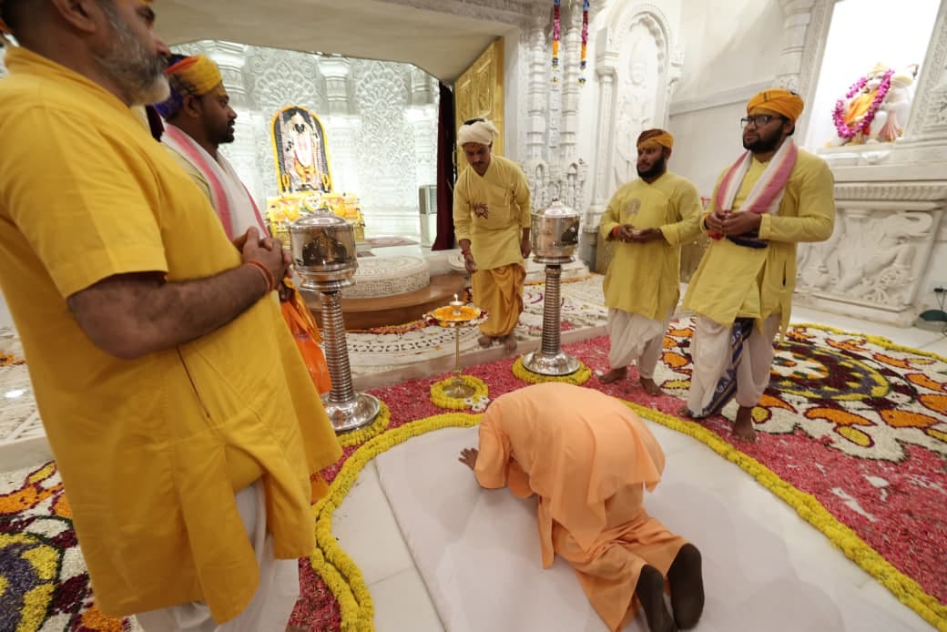UP: CM Yogi visits Ram Lalla mandir on Diwali, seeks blessings at Hanumangarhi; extends greetings to the peopl