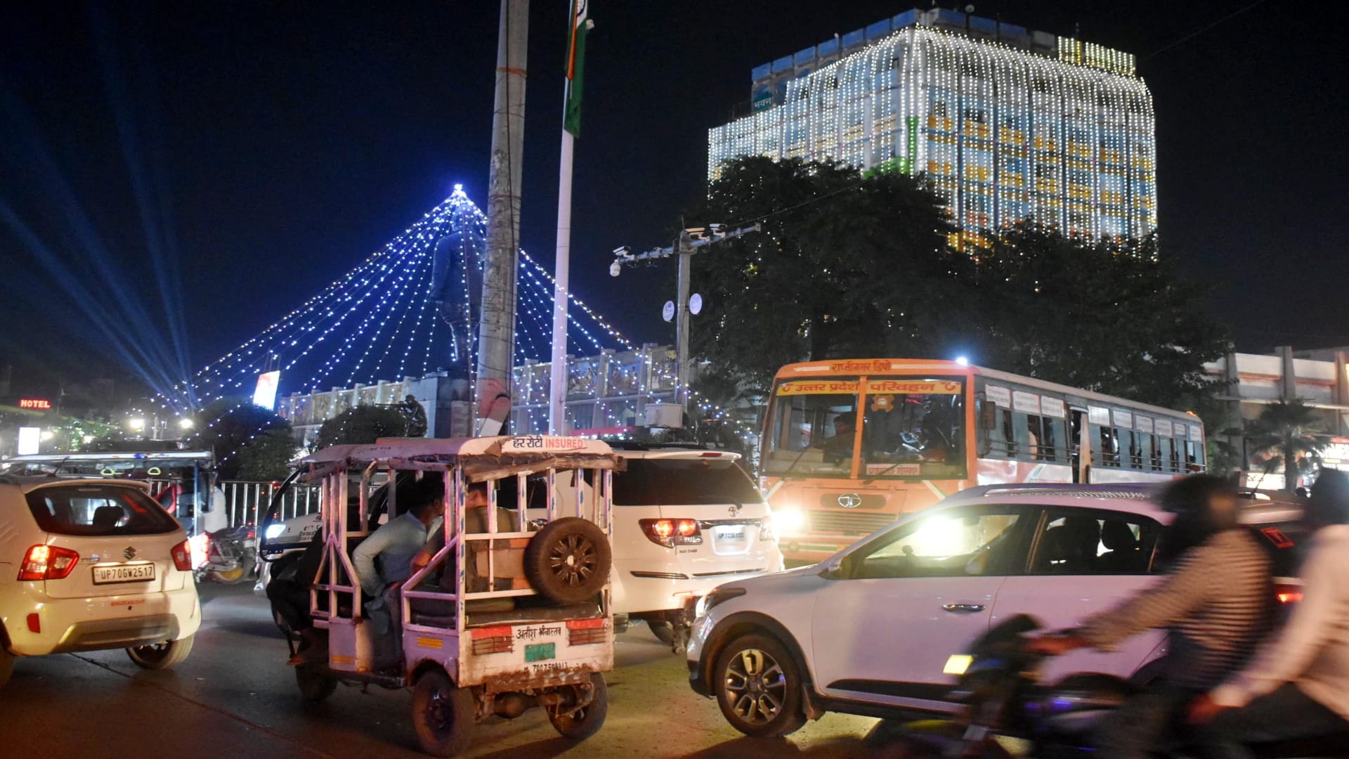 Diwali 2025: Ganesh-Lakshmi, Mahakali will be worshiped today on Diwali, Amavasya on Monday only