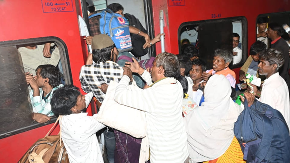 Kanpur: Fewer passengers travelled on Delhi-Bihar route, MEMU and Intercity Express trains packed to capacity