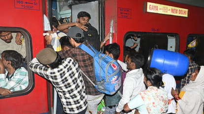Kanpur: Trains to Purvanchal and Bihar are overcrowded ahead of the Chhath festival