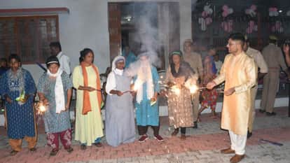 अनाथ आश्रम में एसपी मुश्ताक