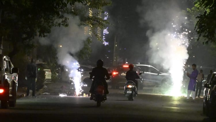 Diwali 2025 Chandigarh Witnessed Fireworks Display Till Late Night – Amar Ujala Hindi News Live