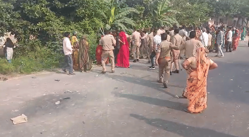 Woman Killed After Being Hit by Unknown Vehicle in Firozabad Villagers Block Road Clash with Police