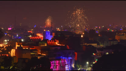 Diwali was celebrated with great enthusiasm in Gorakhpur.Firecrackers were burst in abundance.