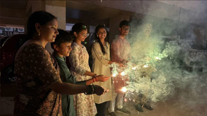 Diwali was celebrated with great enthusiasm in Gorakhpur.Firecrackers were burst in abundance.