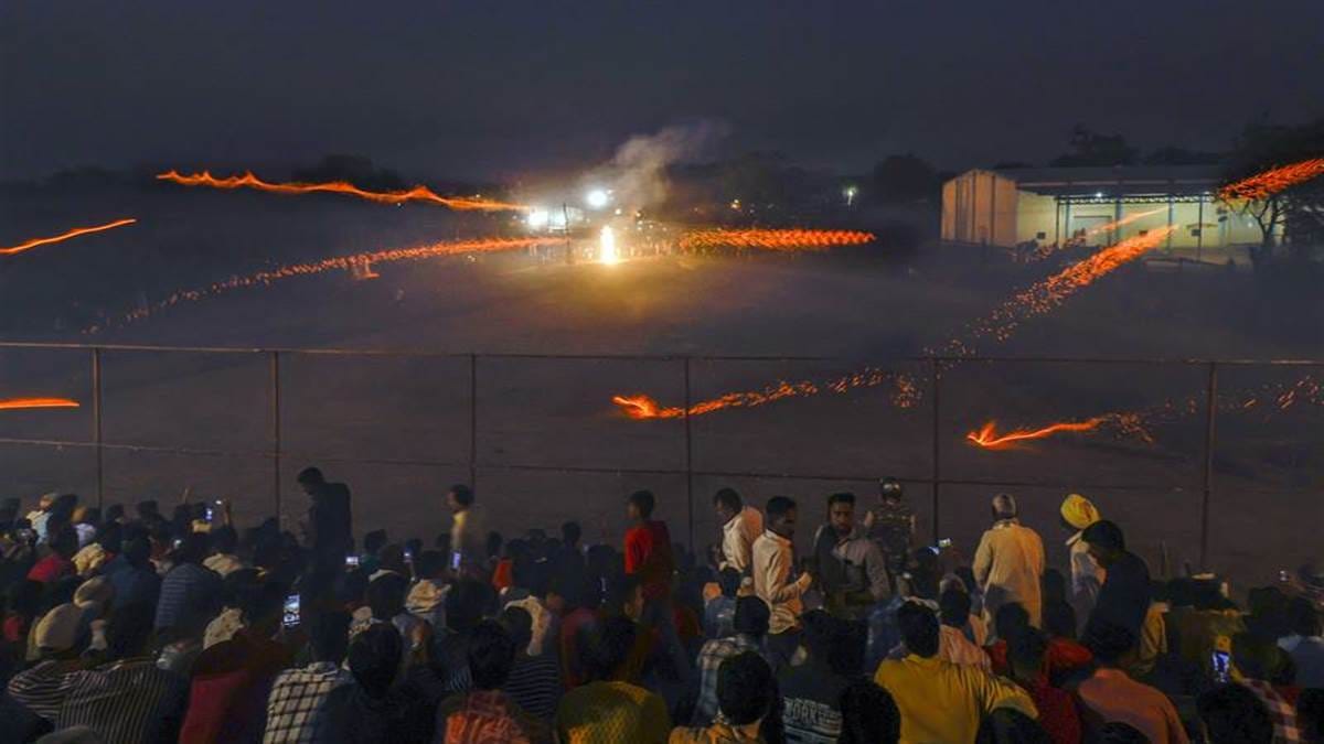 Indore: On the second day of Diwali near Indore, the tradition of war was enacted; burning slingshots were thr