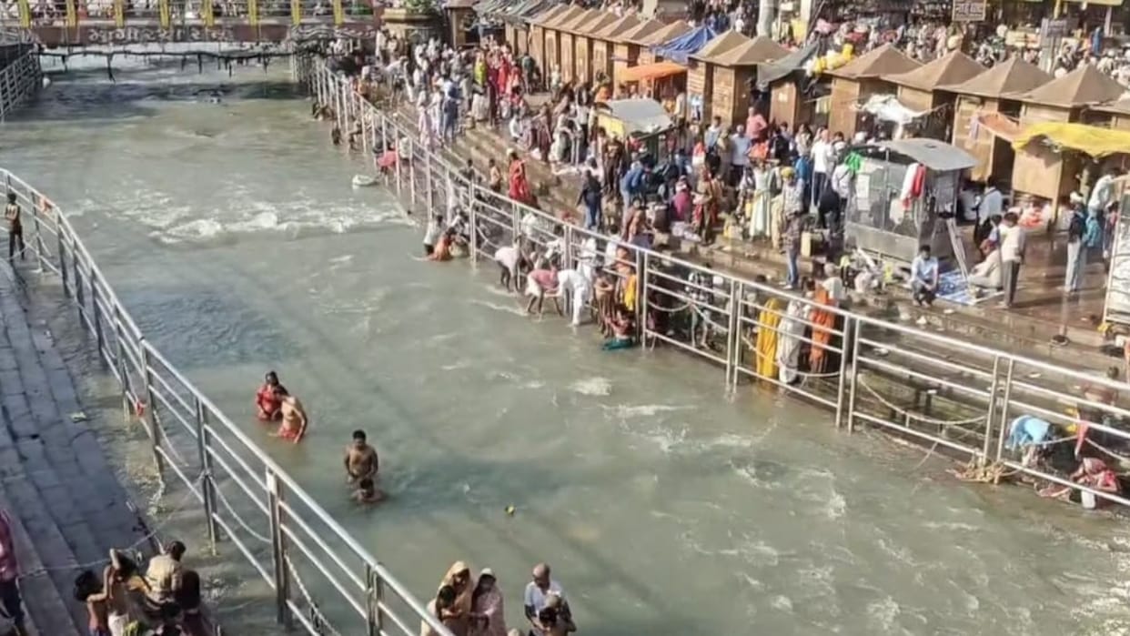 Ganga returns to Har Ki Pauri after 17 days water available for bathing Haridwar News in hindi