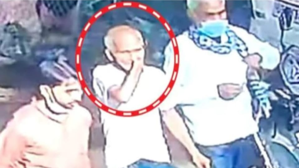 Disabled attendant murdered in JK Cancer Hospital campus More than 18 wounds on body kanpur news in hindi