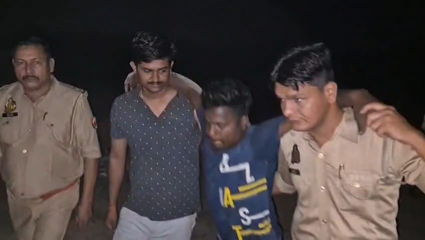 Unnao Case of robbery of earrings from an elderly women accused arrested in encounter shot in the leg
