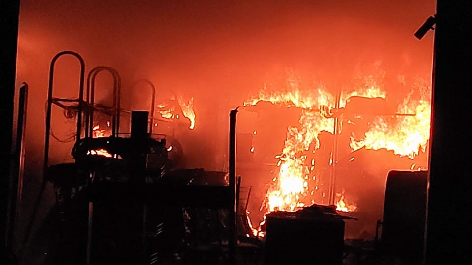 Moradabad: A massive fire broke out at a tyre showroom in Kanth, forcing the evacuation of nearby houses