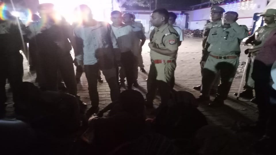 Bloody Clash on Diwali Night in Kasganj Youth Killed Several Injured as Two Groups