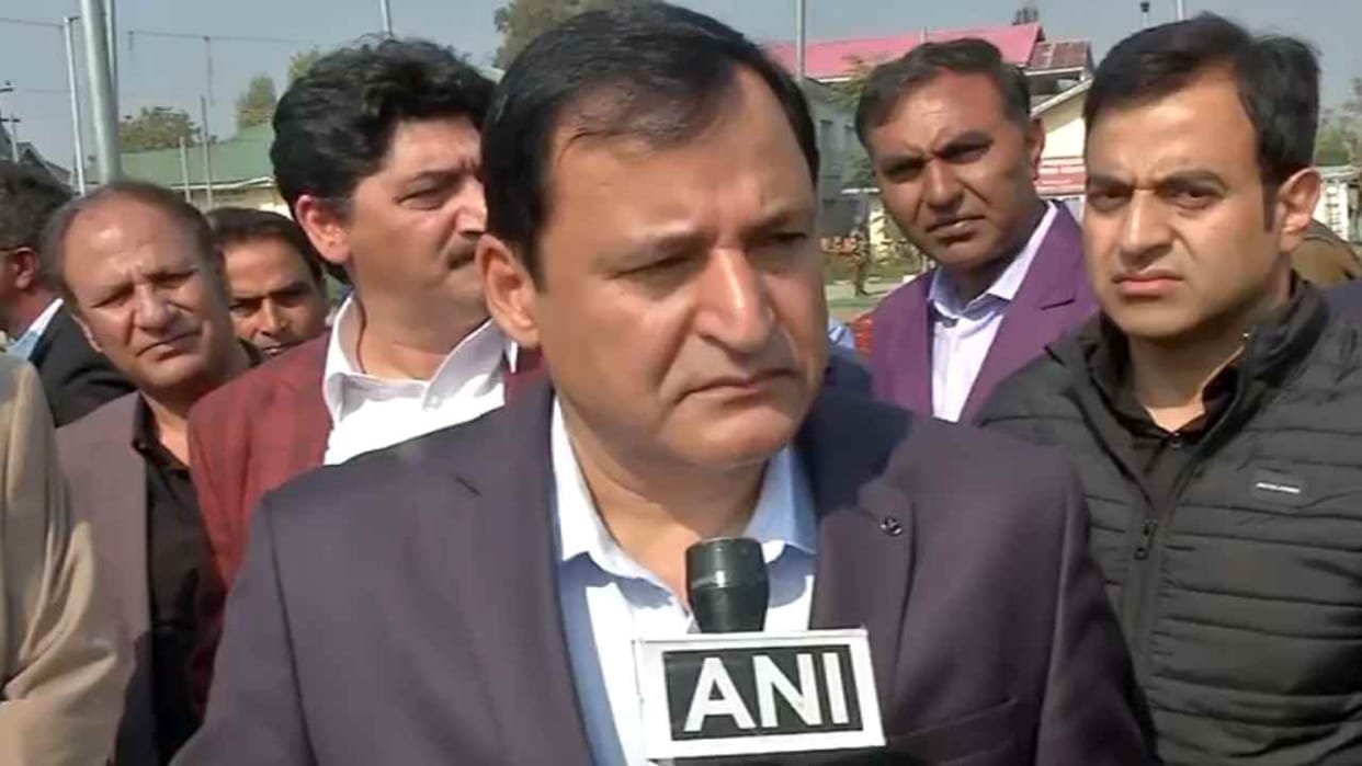 JK Agriculture Minister Javid Dar Inaugurates Autumn Flower Festival Chrysanthemum Show