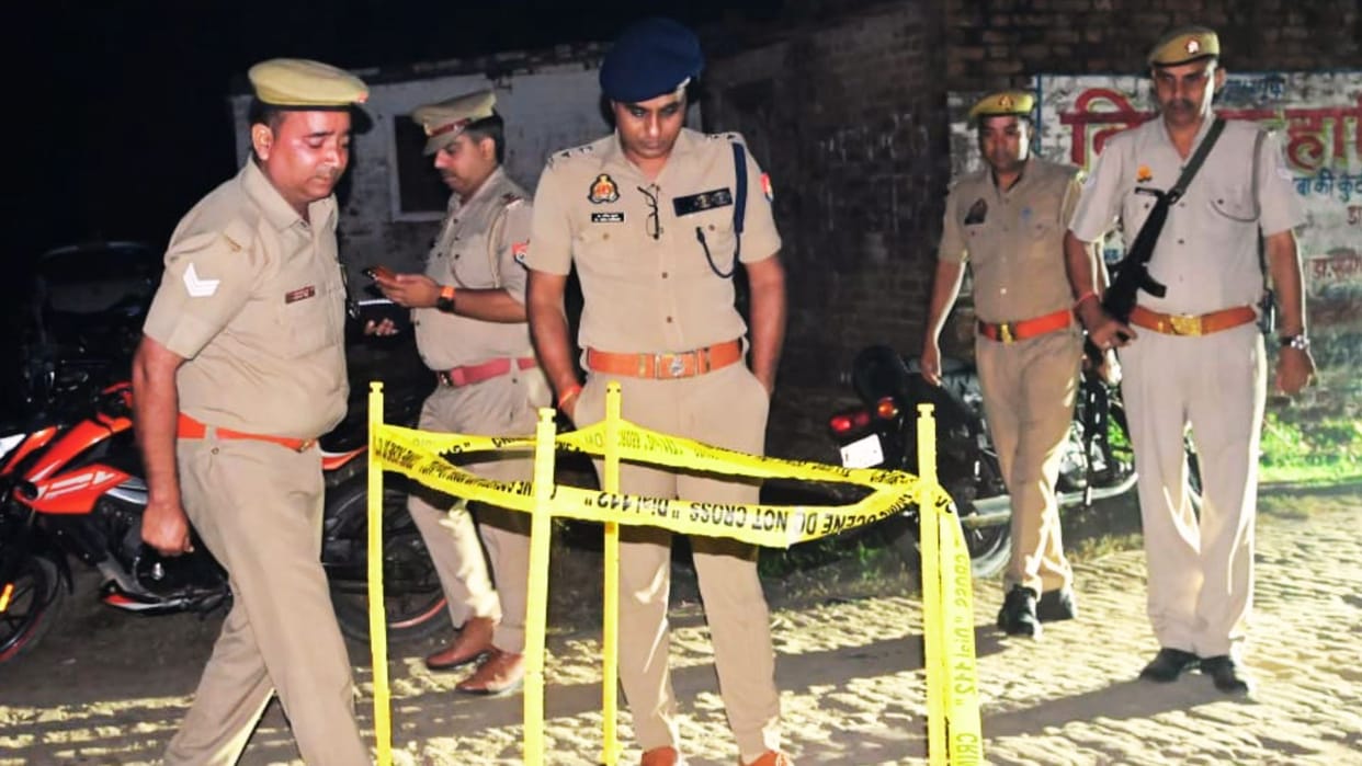 Azamgarh News Dispute between neighbours on Diwali Young man shot dead police arrived