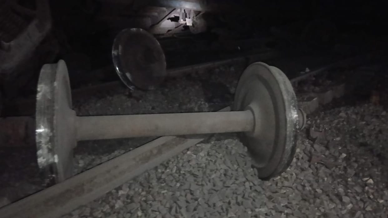 Goods train derails in Mathura on agra delhi rail route