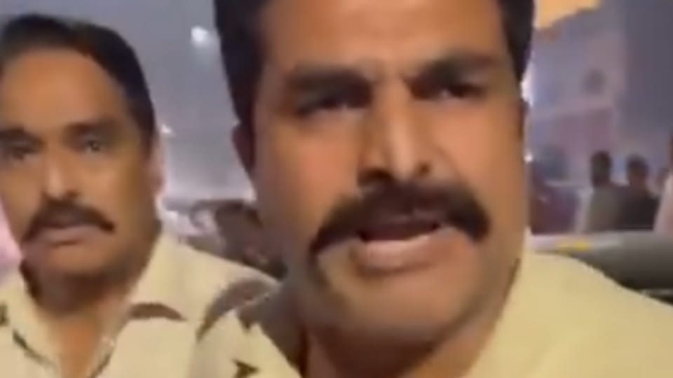 Ludhiana DSP enraged after car accident argues with driver video viral