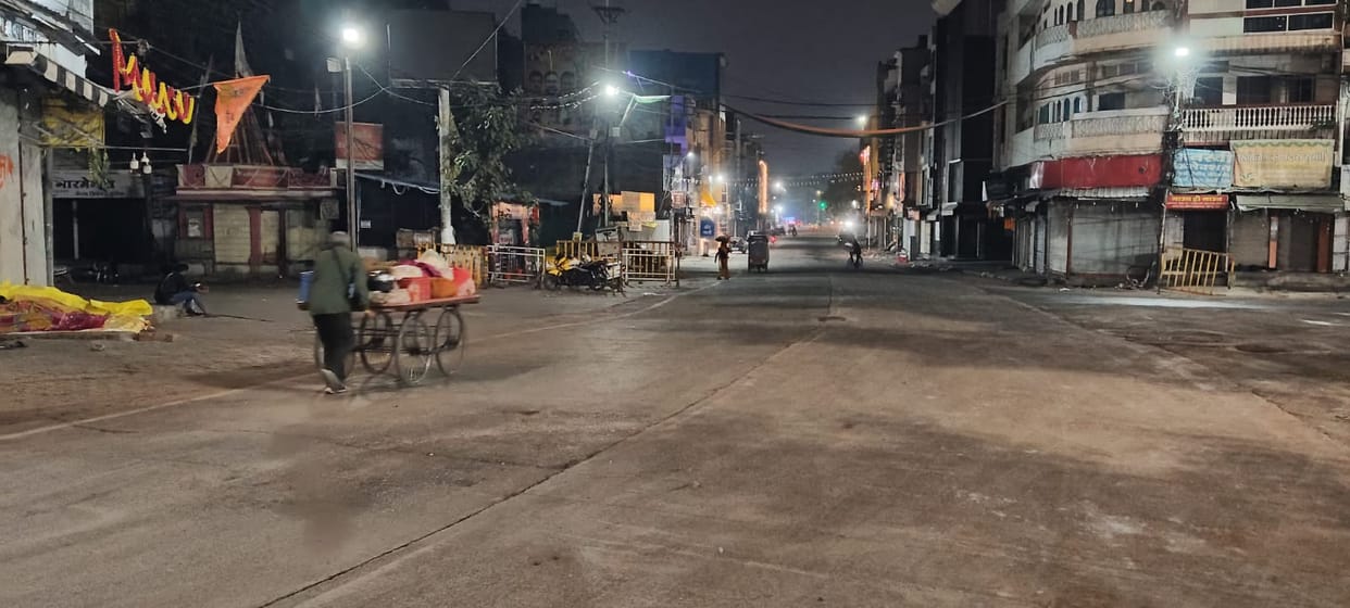 Indore: Firecracker waste piled up overnight, residents woke up in the morning to find Indore clean.