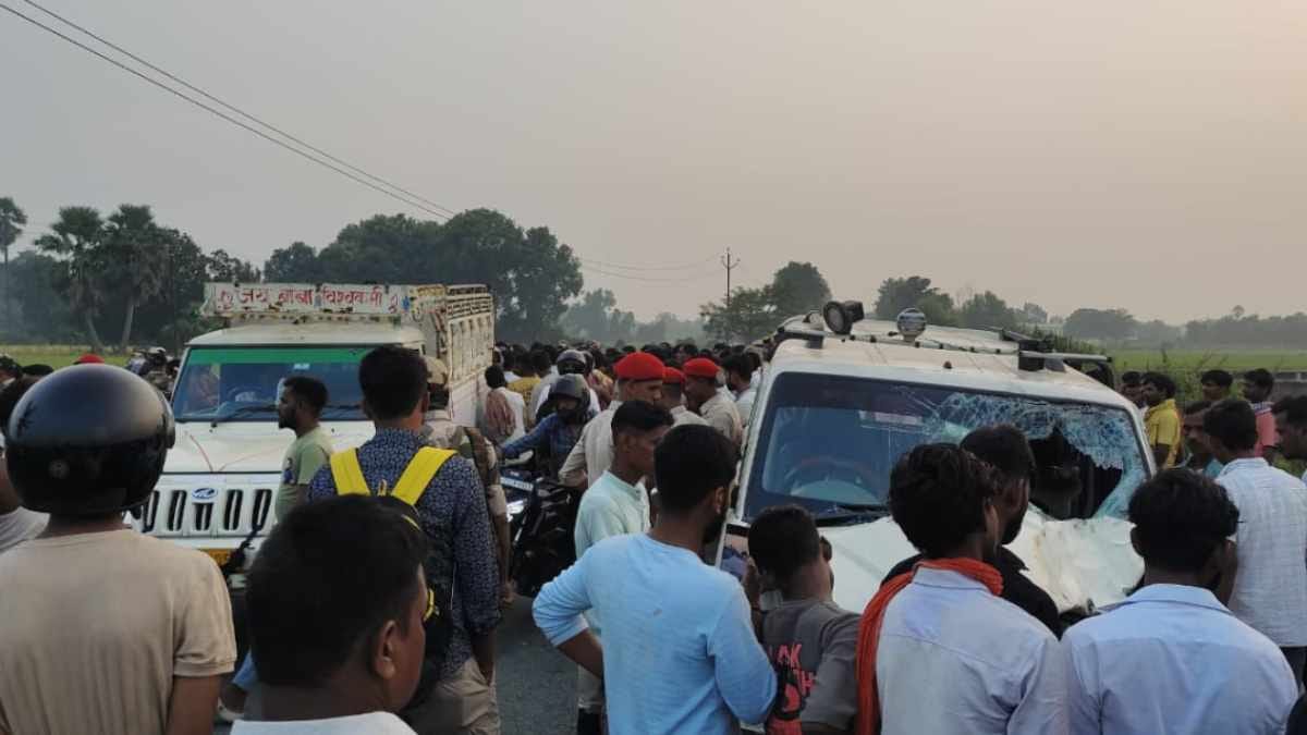 Horrific road accident in Bhojpur, bike collides with Scorpio, painful death of two youths