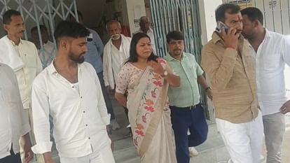 Bihar: महागठबंधन के एक और उम्मीदवार का नामांकन रद्द, मोहनियां की राजद प्रत्याशी बोलीं- मेरे साथ अन्याय हुआ Bihar: महागठबंधन के एक और उम्मीदवार का नामांकन रद्द, मोहनियां की राजद प्रत्याशी बोलीं- मेरे साथ अन्याय हुआ