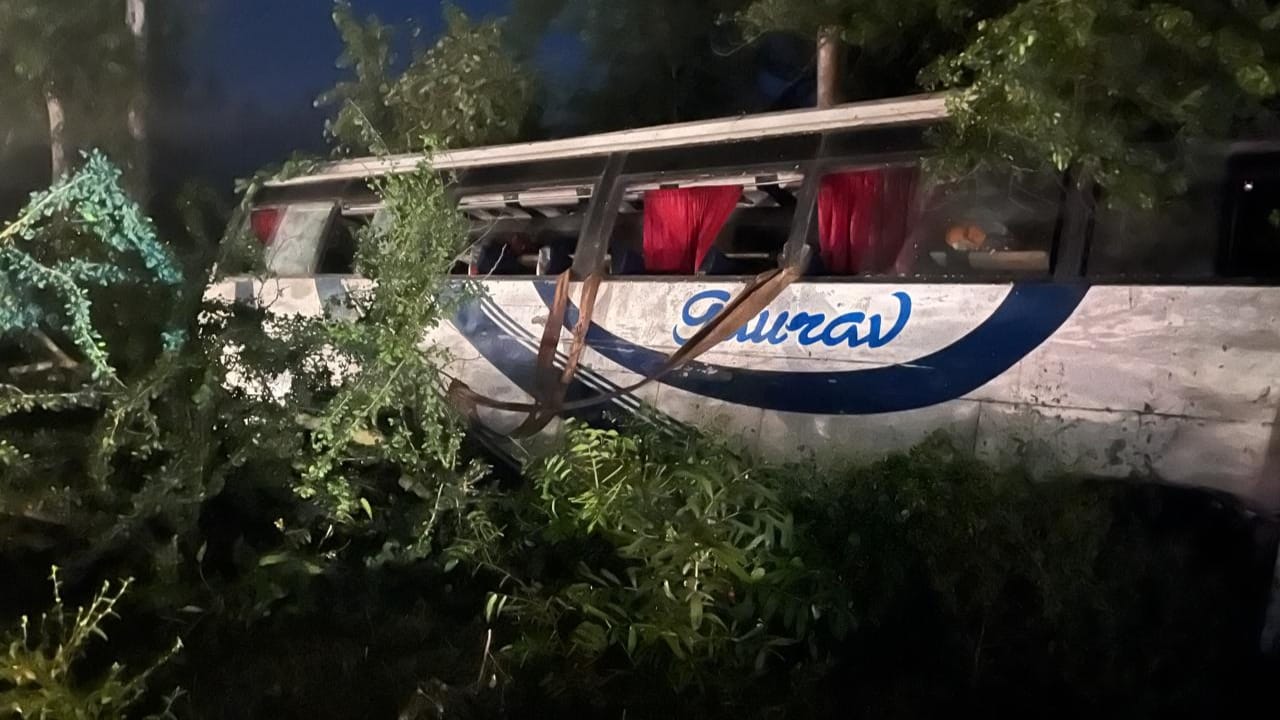 Pilibhit bus accident mother jamuna fainted after her daughter dies in accident on diwali