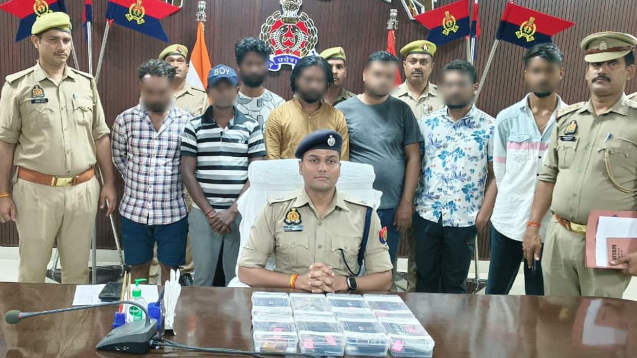 Seven criminals defrauded over 100 people of 5 crore rupees operated 700 accounts network China Hong Kong