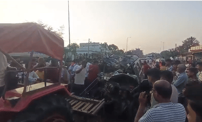 person died and one injured in road accident near Jewra village in bemetara