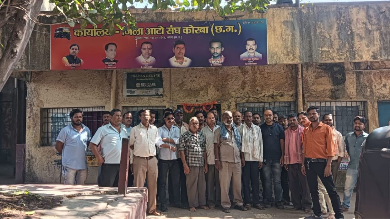 Electric auto drivers meeting regarding shortage of parts and subsidy in Korba