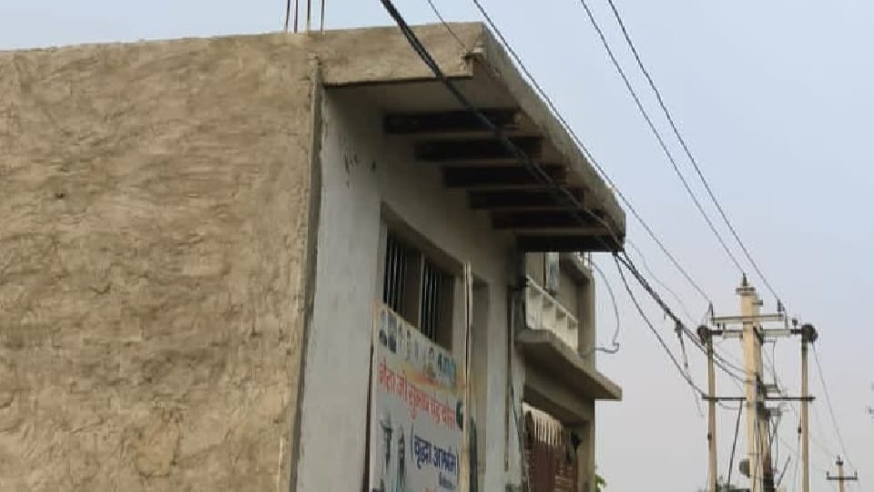 Nephew dies after being hit by 11000 volt current in Greater Noida