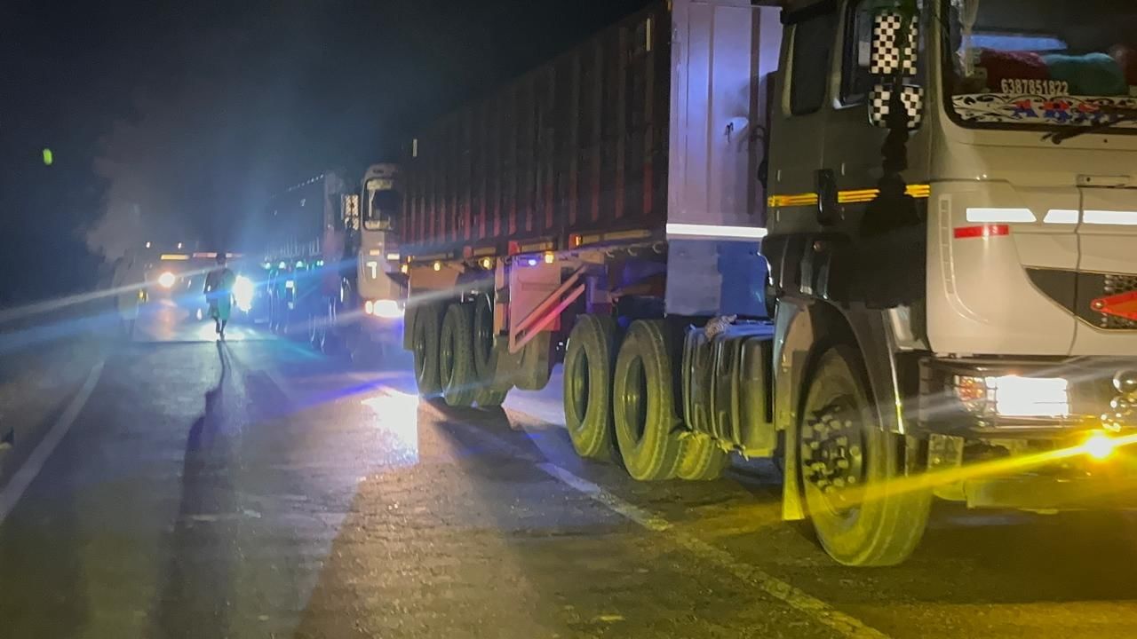 Bus Overturns On Bareilly-haridwar Highway Girl Dies More Than 20 Devotees  Injured In Pilibhit - Amar Ujala Hindi News Live - पीलीभीत में भीषण हादसा: बरेली-हरिद्वार हाईवे पर पलटी बस, युवती की मौत,