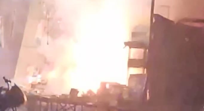 Kanpur fire broke out in shop in firecracker market after rocket fell, burning goods worth lakhs